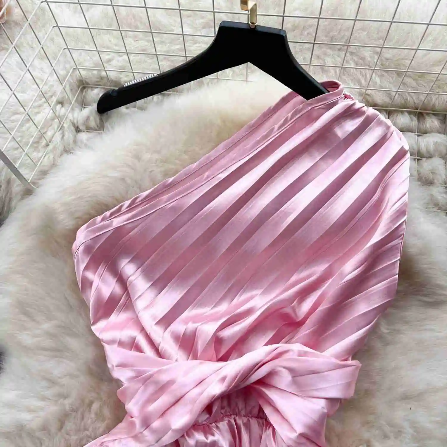 Лятното Модно Дамско Розово плиссированное рокля 2023, Елегантна Секси Рокля без ръкави с едно рамо с висока талия, Нередовна Дълги Плажни Рокли