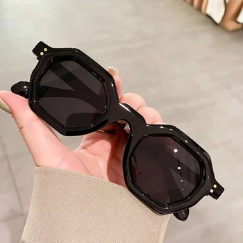 SO & EI Модни Полигональные Малки Квадратни Дамски Слънчеви Очила в стил Пънк с Ретро Нитове Мъжки Тенденция Слънчеви Очила Нюанси UV400
