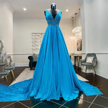 Елегантно синьо шифоновое рокля за бала с широки V-образно деколте и колан, расшитым мъниста, идеално за всеки официален или вечерта събитие